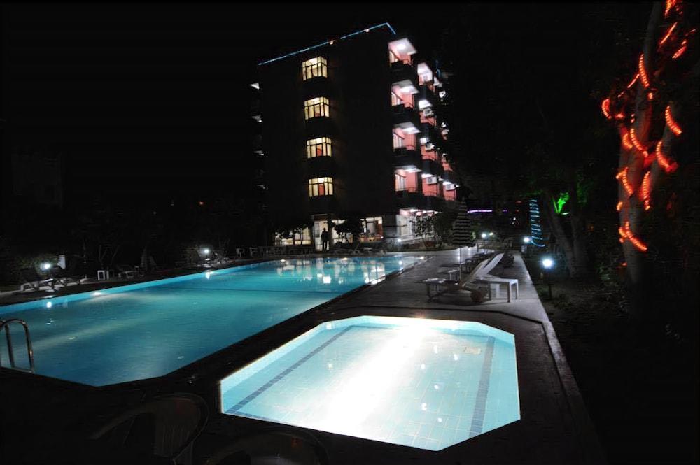 Bellissima Hotel Side Bagian luar foto